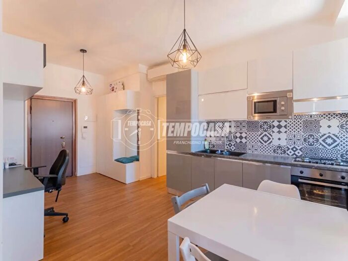 Appartamento trilocale in vendita in Viale Sarca, Milano