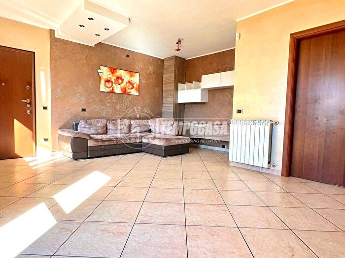 Appartamento trilocale in vendita in Via Novara, Centro, Lonate Pozzolo