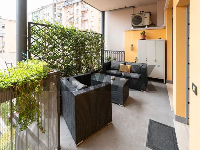 Appartamento trilocale in affitto in Via Labeone, Milano