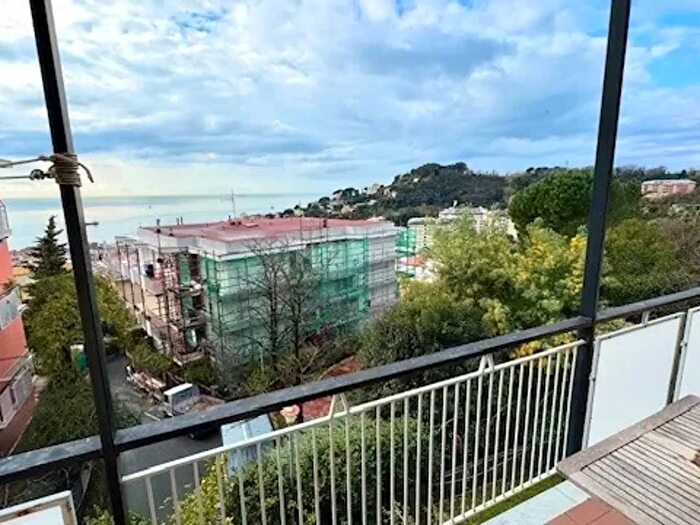 Appartamento con 7 locali in vendita in Via Amerigo Vespucci R, Genova