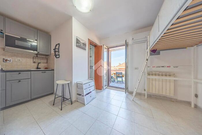 Appartamento monolocale in vendita in Via Montepaone, Roma