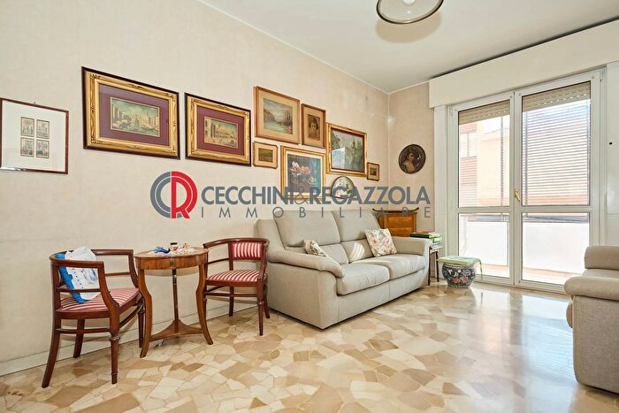 Appartamento trilocale in vendita in Via Bottelli, Milano