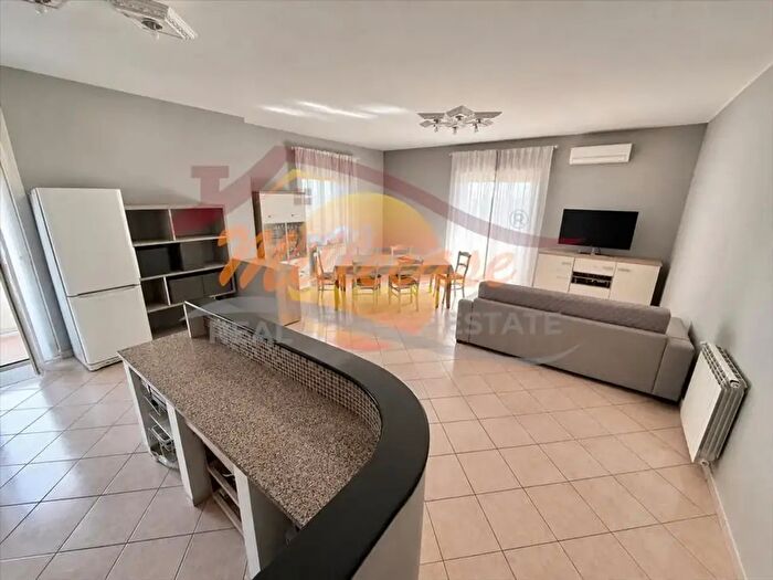 Appartamento con 5 locali in vendita in Via Italia, Siracusa