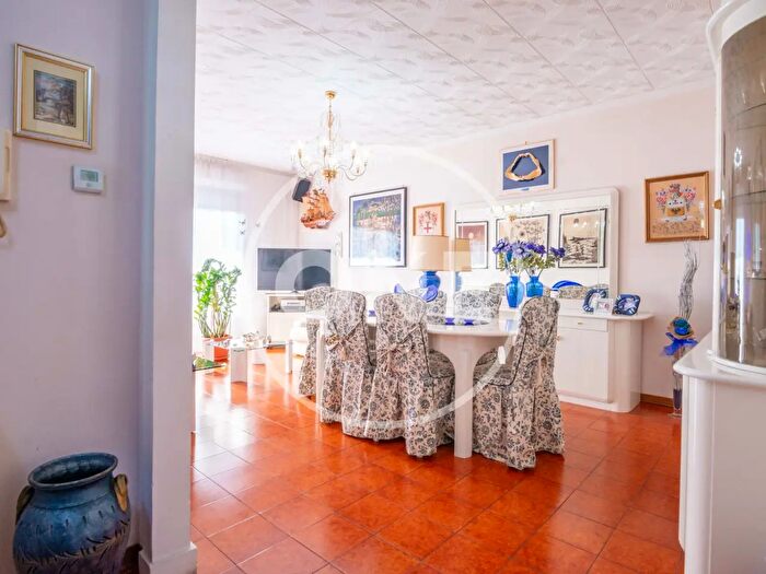 Appartamento trilocale in vendita in Via Camerata Picena, Roma