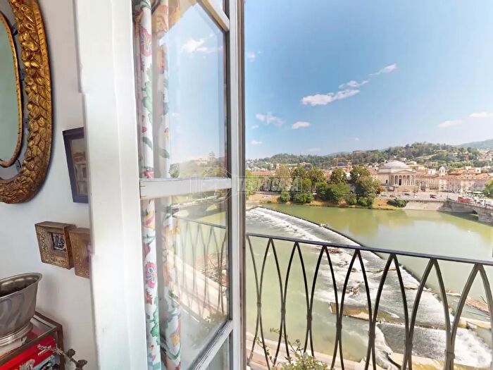 Appartamento con 5 locali in vendita in Lungo Po Luigi Cadorna, Torino