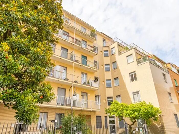 Appartamento bilocale in affitto in Via Volterra, Milano