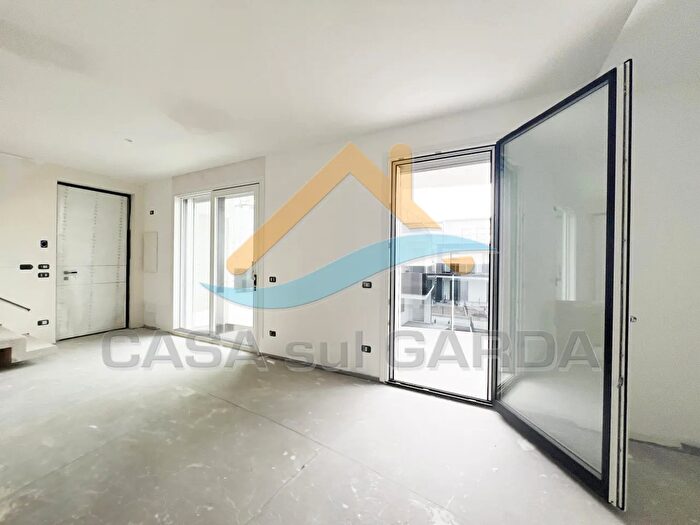 Appartamento quadrilocale in vendita in Via BellItalia, Peschiera Del Garda