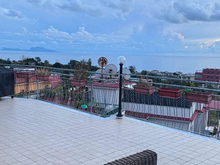 Appartamento trilocale in affitto in Pozzuoli Alta, Pozzuoli