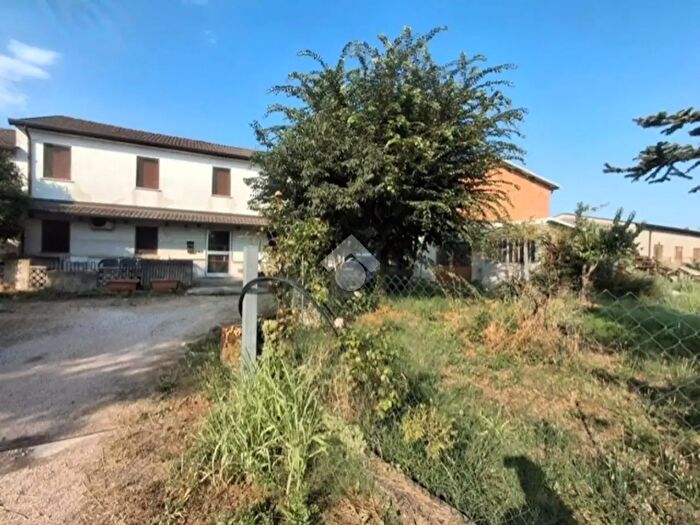Casa quadrilocale in vendita in San Pietro Di Morubio