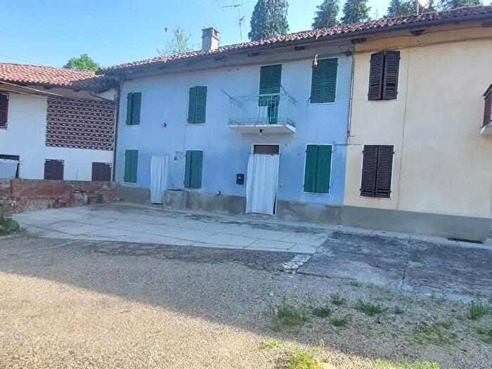 Casa con 6 locali in vendita in Via Montechiaro, Villa San Secondo