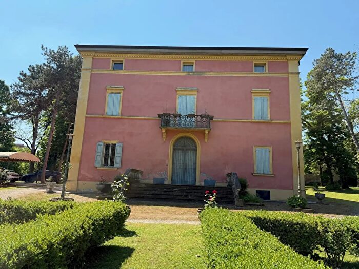 Casa con 19 locali in vendita in Castel San Pietro Terme