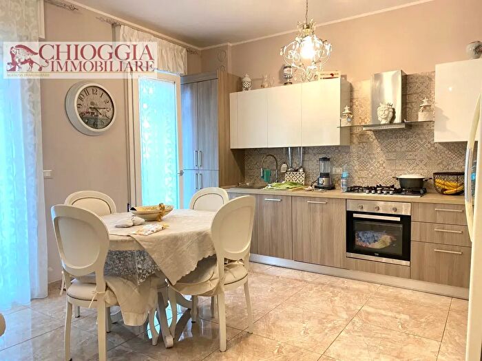 Appartamento quadrilocale in vendita in Via Madonna Marina, Chioggia