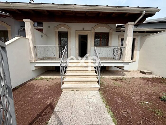 Casa quadrilocale in vendita in Via Pietro Romani a, Roma