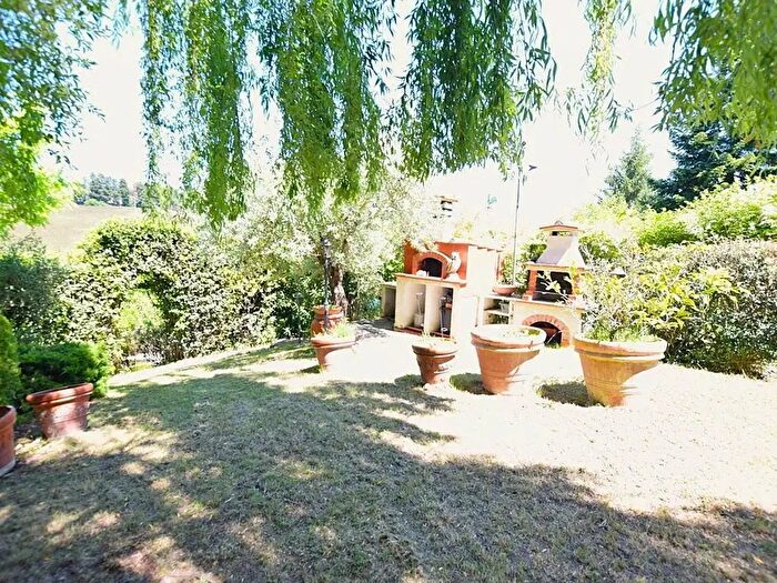 Casa con 6 locali in vendita in Collesalvetti