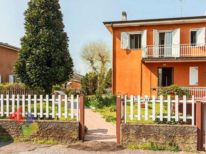 Casa con 5 locali in vendita in Via Ticino, Motta Visconti