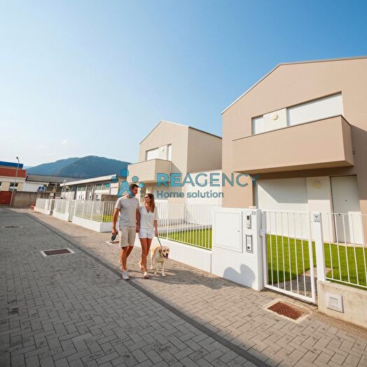 Casa con 5 locali in vendita in Via Santa Chiara, Bassano Del Grappa