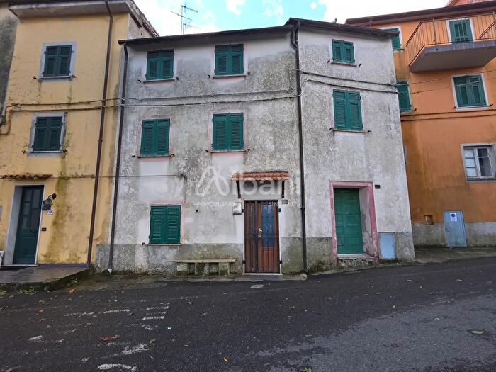 Casa con 6 locali in vendita in Arcola