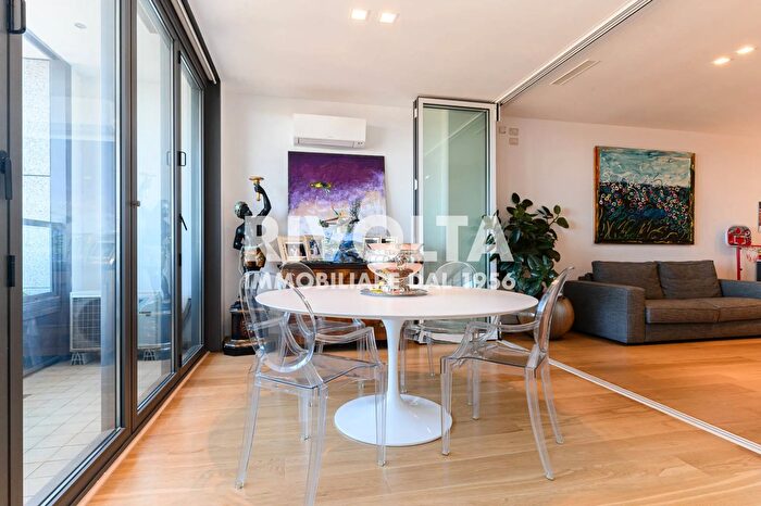 Appartamento trilocale in vendita in Viale Giorgio Ribotta, Roma