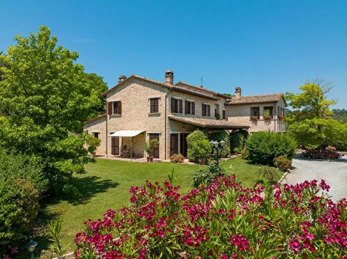 Casa con 6 locali in vendita in Strada dei Ferrini, Perugia