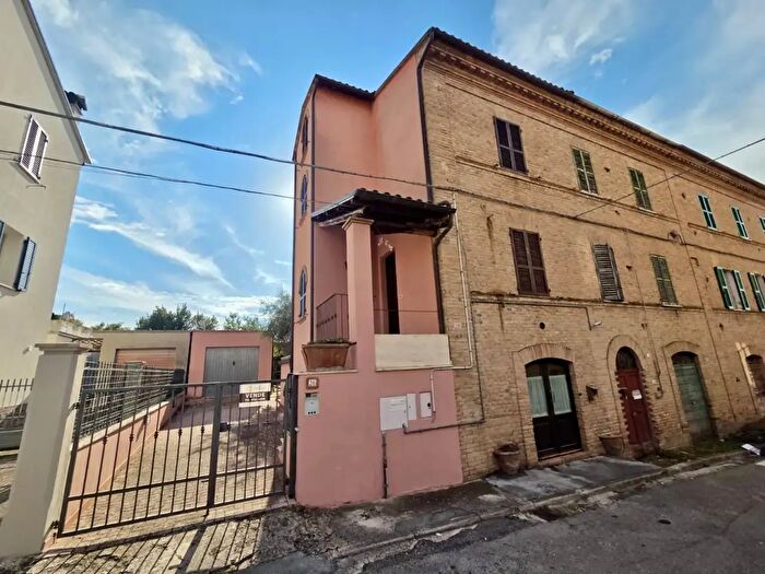 Casa con 5 locali in vendita in Via Chillemi Giuseppe, Cerreto D'Esi