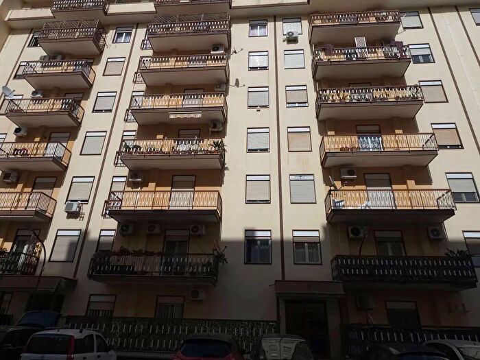 Appartamento quadrilocale in affitto in Via Michele Titone, Palermo