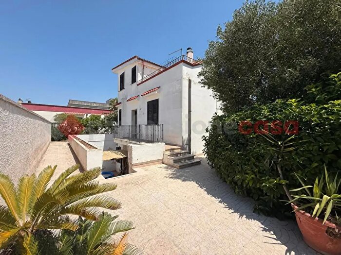 Casa con 7 locali in vendita in Via Magenta Snc, Avetrana