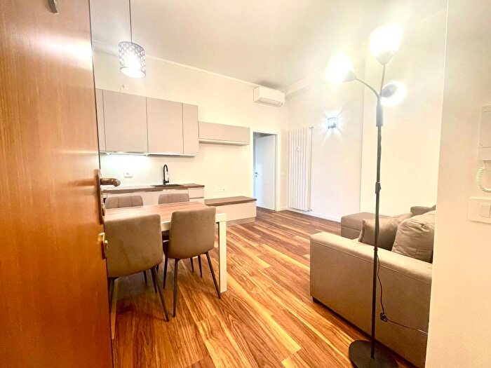 Appartamento trilocale in affitto in Viale Beatrice dEste, Quadronno Crocetta, Milano