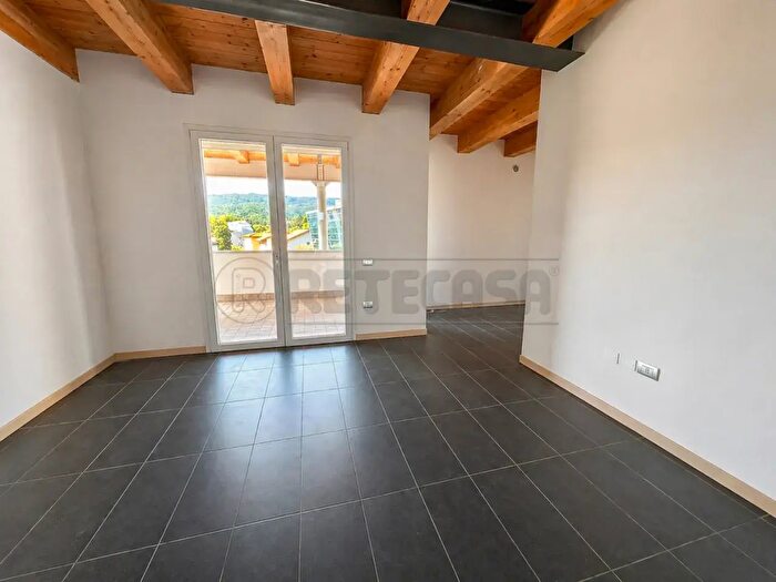 Appartamento con 7 locali in vendita in Via Paraiso, Schio