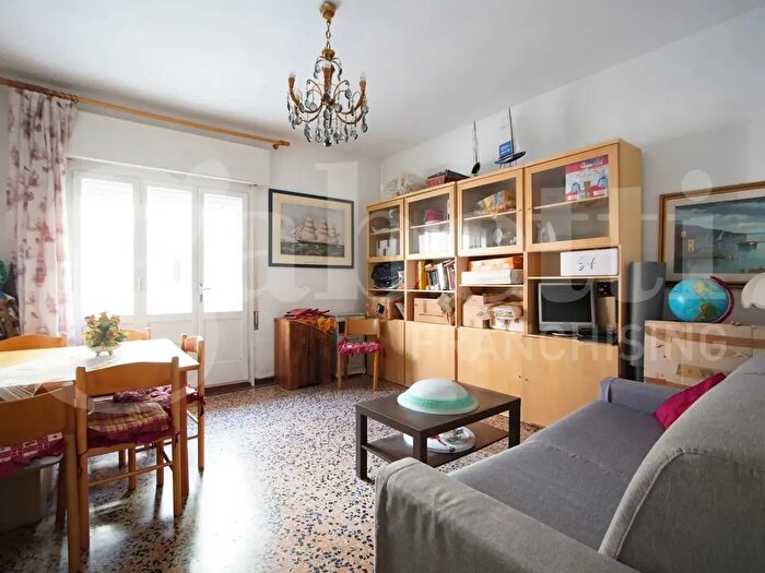Appartamento trilocale in vendita in Viale Garibaldi, Venezia