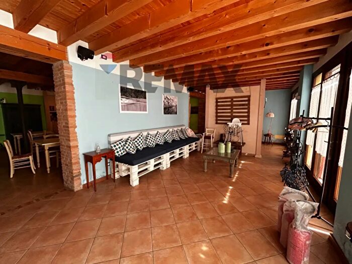 Casa con 18 locali in vendita in Via Pozze, Oppeano
