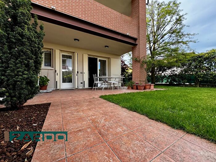 Casa con 5 locali in vendita in Loria