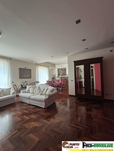 Appartamento con 5 locali in vendita in Via Giuseppe Leggio, Palermo