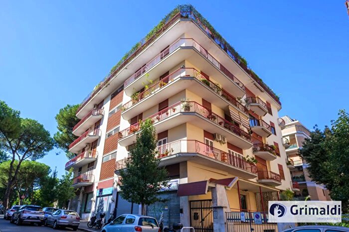 Appartamento quadrilocale in vendita in Piazza Accademia Antiquaria, Roma