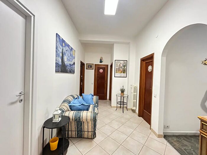 Appartamento quadrilocale in vendita in Via Val di Sieve, Firenze