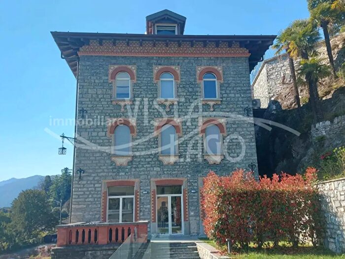 Appartamento trilocale in vendita in Via Luigi Cadorna, Menaggio