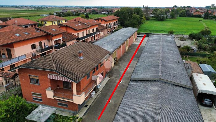 Casa con 6 locali in vendita in Via Cristoforo Colombo, Poirino