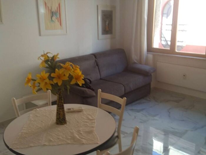 Appartamento monolocale in affitto in Via Settembre, San Vincenzo, Genova