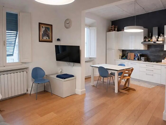 Appartamento con 6 locali in vendita in Via del Carmine, Pistoia