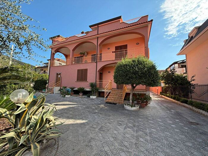 Appartamento bilocale in affitto in Via Gennaro Papa, San Leucio Briano, Caserta