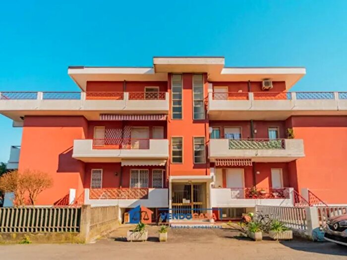 Appartamento trilocale in vendita in Via delle Pinete, Carrara