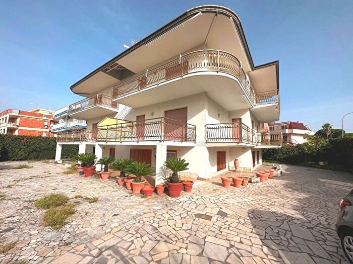 Appartamento quadrilocale in affitto in Via del Mare, Centro, Formia