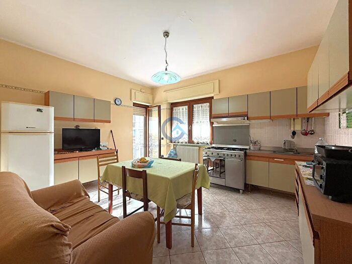 Appartamento quadrilocale in affitto in Via Ferdinando Magellano, Catanzaro