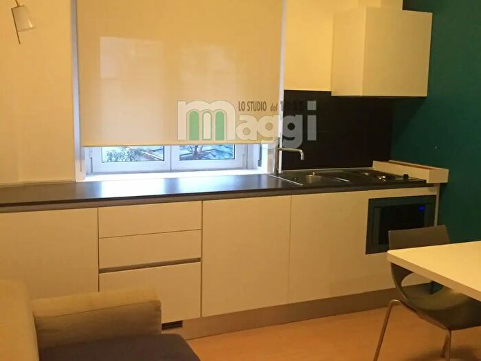 Appartamento trilocale in affitto in Via Salasco, Milano