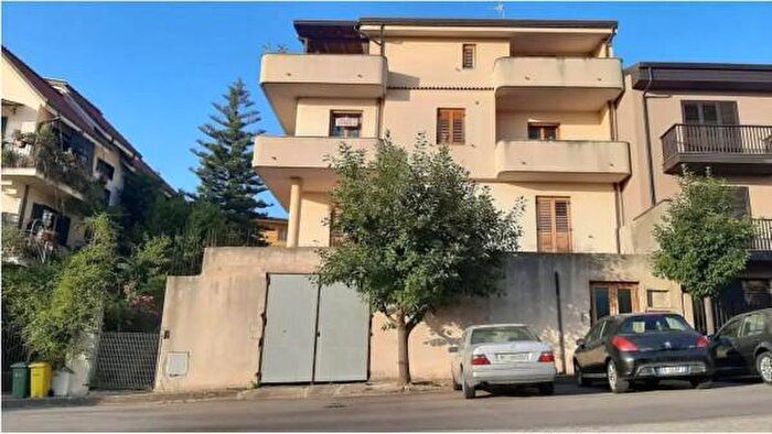 Appartamento con 5 locali in vendita in Via Aldo Capitini, Polistena