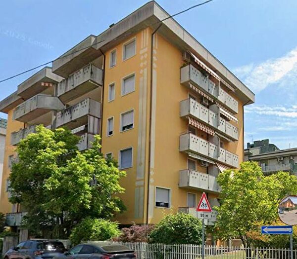Appartamento quadrilocale in affitto in Borgo Roma, Verona