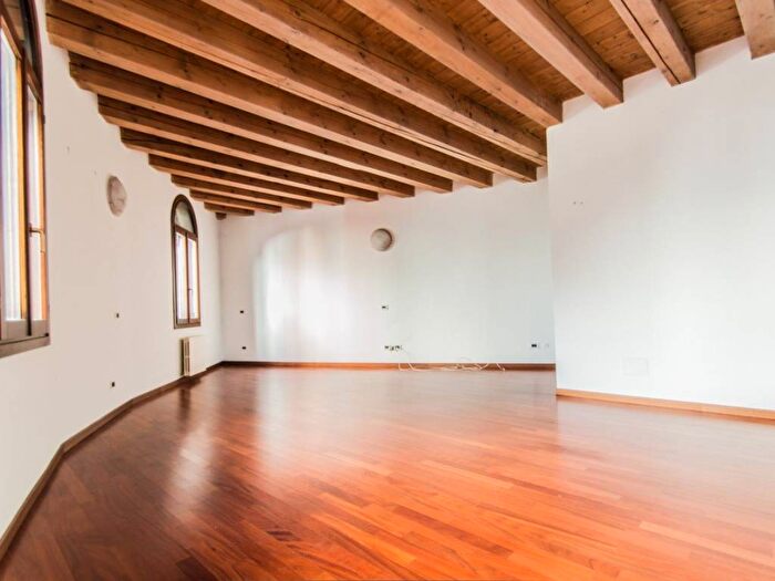 Appartamento quadrilocale in affitto in Via Paolo Lioy, Centro Storico, Vicenza