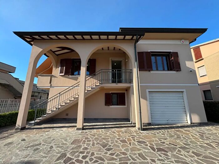 Casa con 8 locali in vendita in Via del Bosco, Santa Croce Sull'Arno