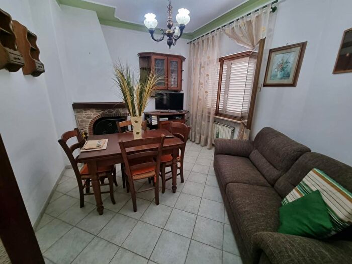 Appartamento con 5 locali in vendita in Massarosa