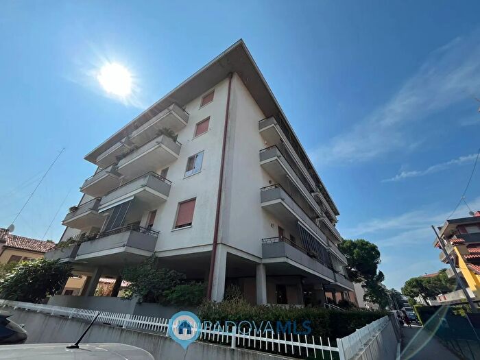 Appartamento quadrilocale in vendita in Via delle Rose, Padova