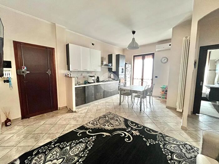 Appartamento trilocale in vendita in Via Madonnina, Gassino Torinese